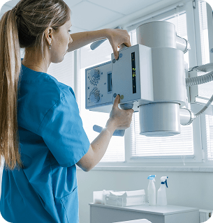 Опытные лаборанты и рентгенологи, работающие строго по регламенту